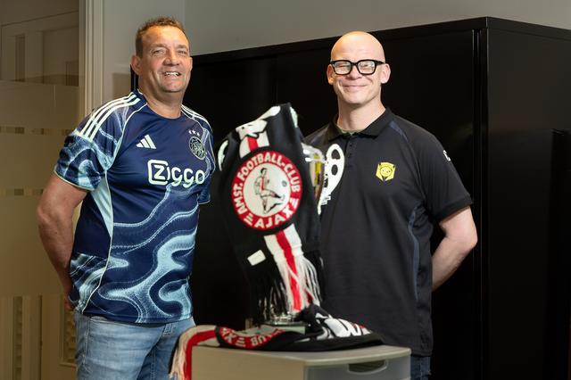 ‘Mooiste wedstrijd van mijn leven’: Vertrekkende Tiendeveen-trainer Michel van Essen krijgt afscheid