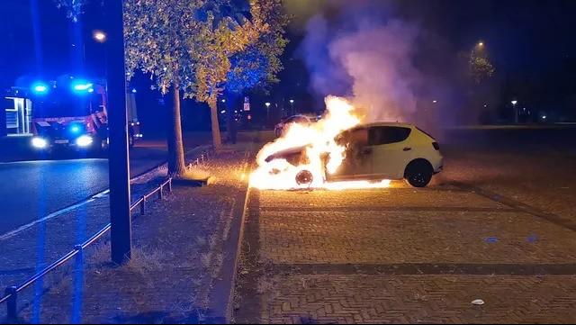 Auto brandt uit op parkeerplaats De Markt in Hoogeveen
