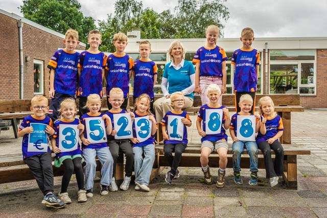 Kinderen van basisschool De Palm uit Elim rennen ruim 35.000 euro bijeen