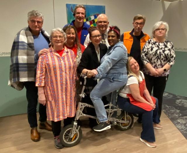 Toneelgroep Zuid-oost uit Hollandscheveld speelt ‘de Eerdbeienplukkers’ van Herman van der A