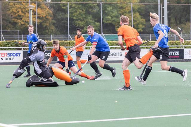 Hockeyers HHC uit Hoogeveen wachten nog op eerste zege. Geflatteerde nederlaag tegen Hardenberg