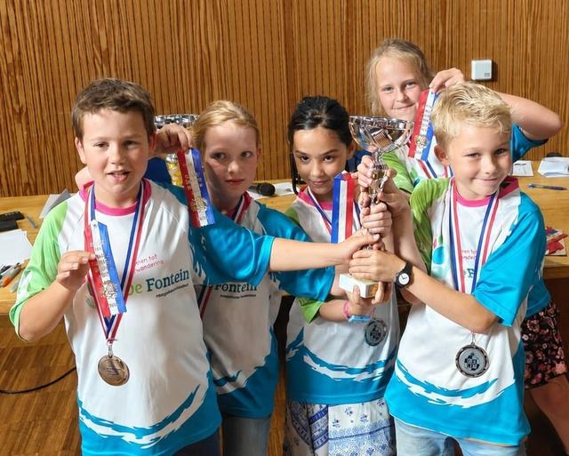 Zilver voor De Fontein uit Hoogeveen en Eben-Haëzerschool uit Hollandscheveld op NK schooldammen