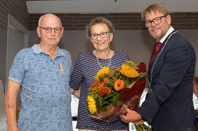 Koninklijke onderscheiding voor steunpilaar Arend Smit. ‘De Weideblik is uw tweede thuis’