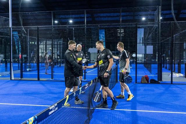 Padellen met de Rebellen met oud-voetballers Theo Janssen en Glenn Helder bij Racketvereniging de We