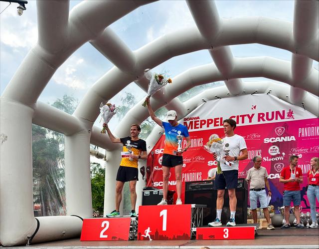 Bram Veenboer uit Hoogeveen rent naar tweede plek op acht mijl Meppel City Run