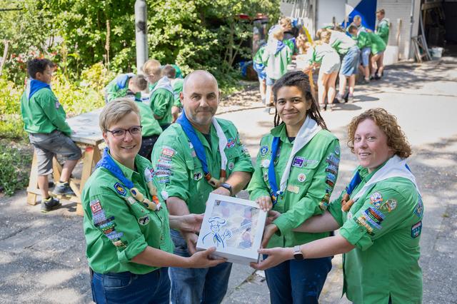 Taart voor leiding Welpen Scouting Hoogeveen: ‘Alle groepen kunnen nog leiding gebruiken’