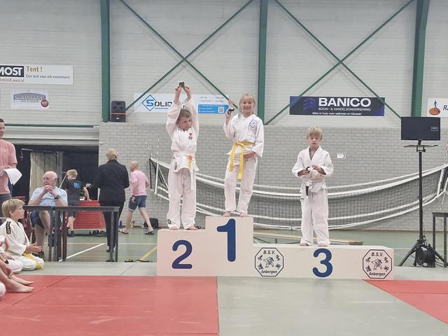 Toben Bos en Romée Oosterhof kampioen bij starterstoernooi judo in Slagharen