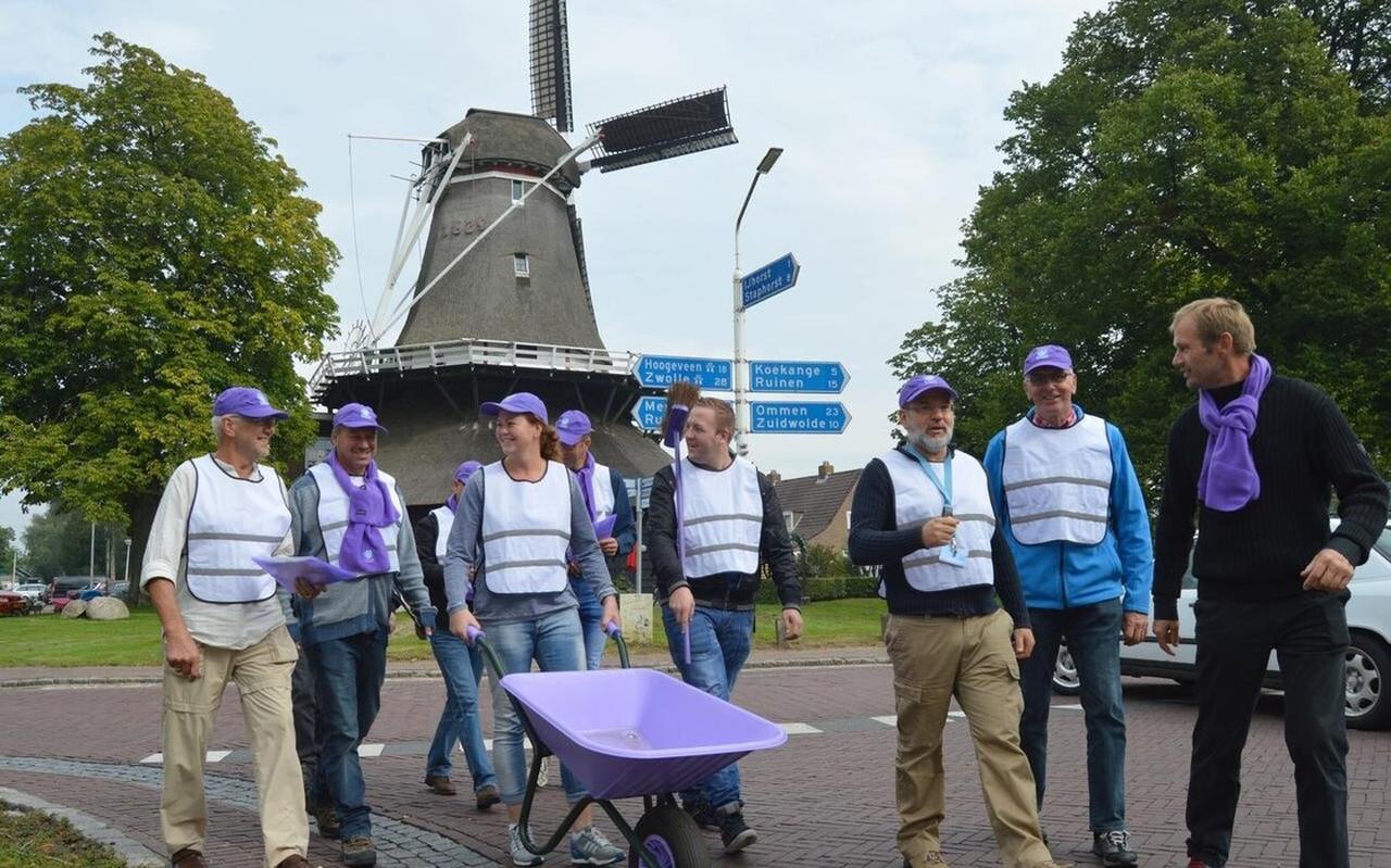 Er kwam (paarse) glasvezel in de grond van De Wolden dankzij vele vrijwilligers, nu kunnen projecten profiteren van een Stimuleringsfonds. Er kwam (paarse) glasvezel in de grond van De Wolden dankzij vele vrijwilligers, nu kunnen projecten profiteren van een Stimuleringsfonds.