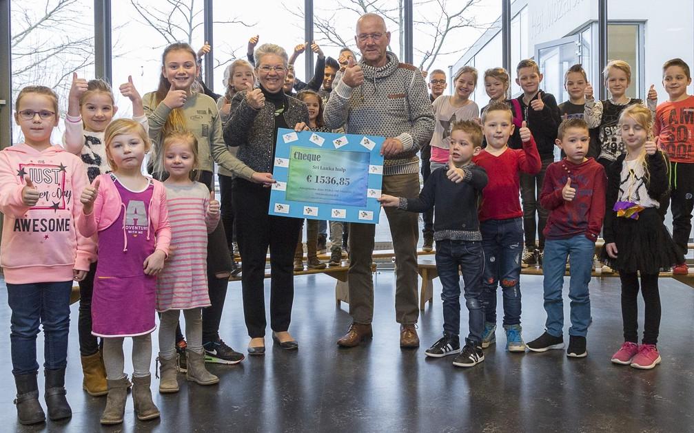 Wim en Diny Kramer ontvingen in januari een flink geldbedrag van Het Mozaïek in Hollandscheveld. Wim en Diny Kramer ontvingen in januari een flink geldbedrag van Het Mozaïek in Hollandscheveld.
