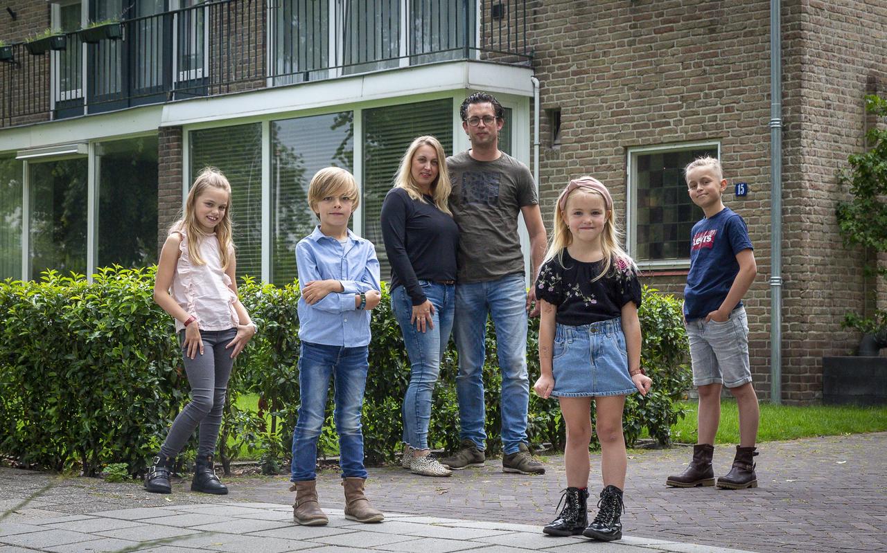 Ruben en Jolande de Boer en hun vier kinderen gaan emigreren naar Noorwegen. Ruben en Jolande de Boer en hun vier kinderen gaan emigreren naar Noorwegen.