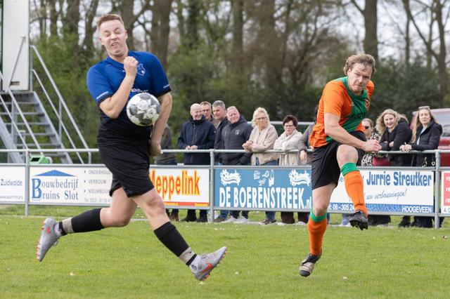 VVAK sluit seizoen af met nederlaag in doelpuntenfestijn tegen Klazienaveen