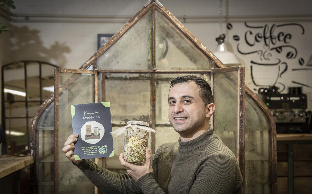 De in Irak geboren Adis Nazareet verruilde zijn werk als ICT'er voor het op de markt brengen van kweeksetjes kiemgroenten.