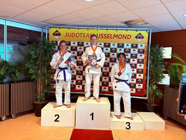 Nandi Kats en Kyan Groote van B.S.V. Anbergen Drenthe, laten mooie partijen zien