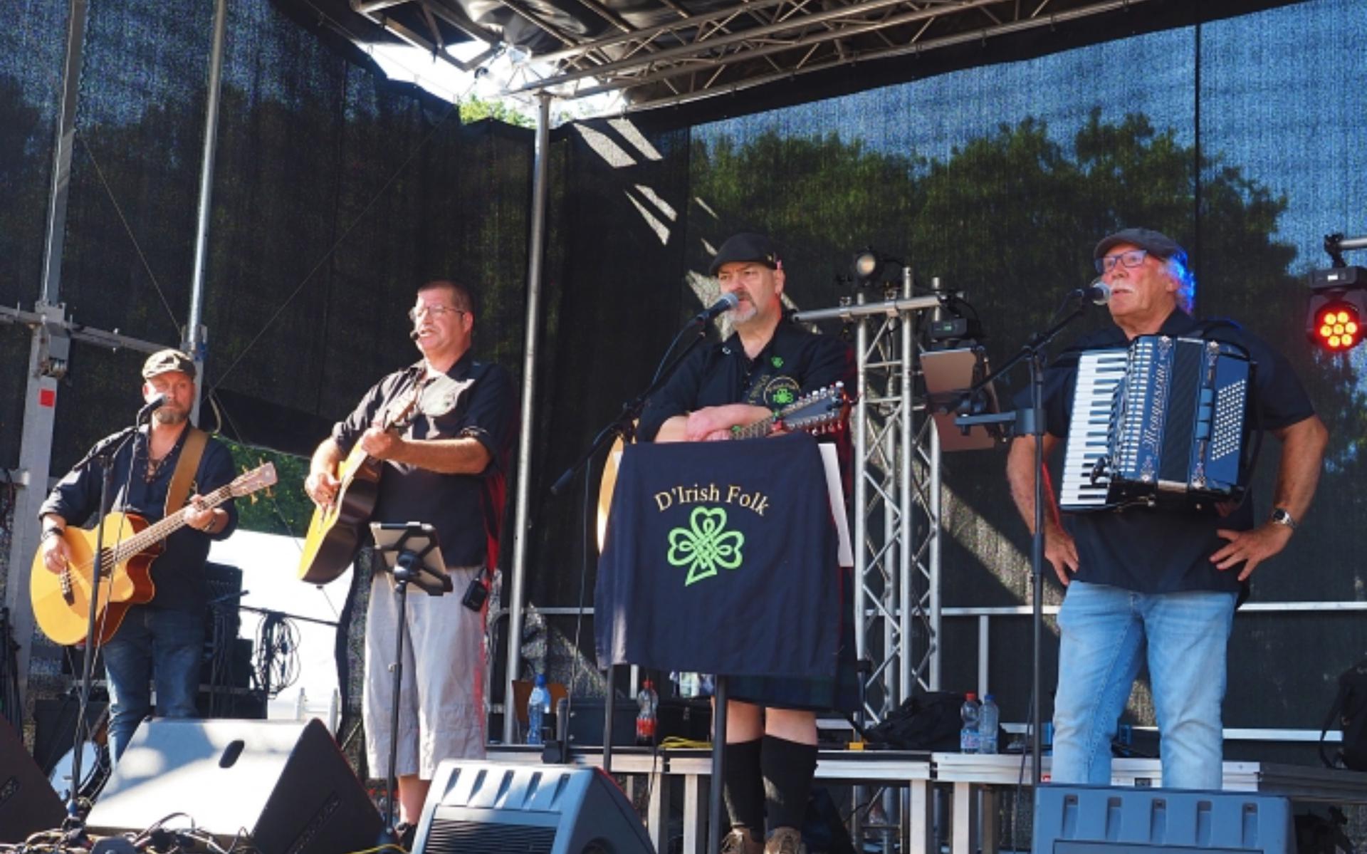 D'Irish Folk treedt op in De Magneet.