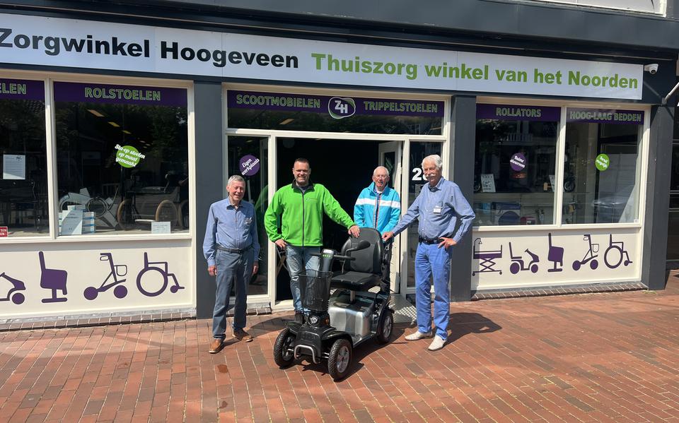Marc Jansen en vrijwilligers van VVN Zuidwest Drenthe geven scootmobielcursus.