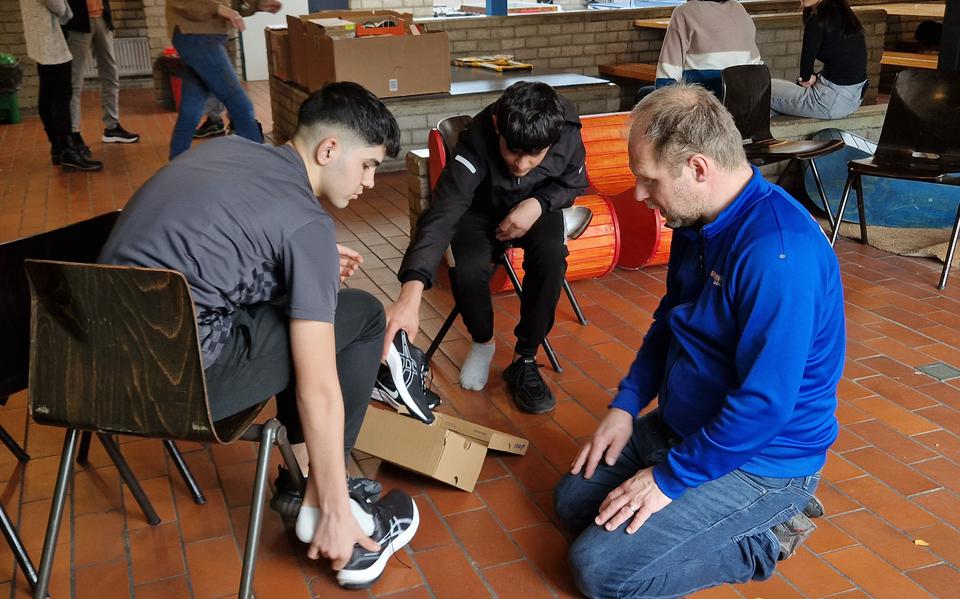 ISK-leerlingen kunnen schoenen passen voor de Cascaderun.