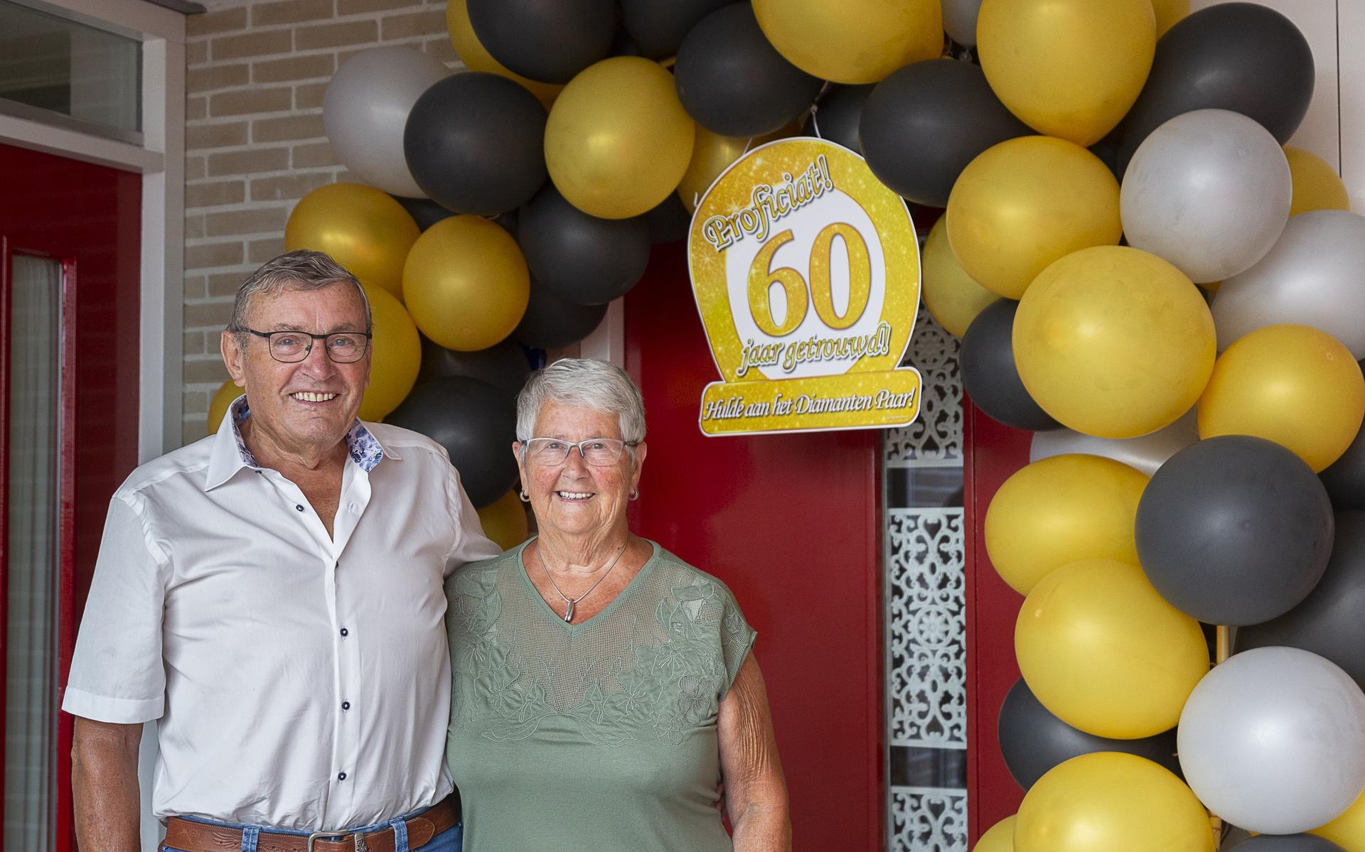 Echtpaar Kroezen is 60 jaar getrouwd.