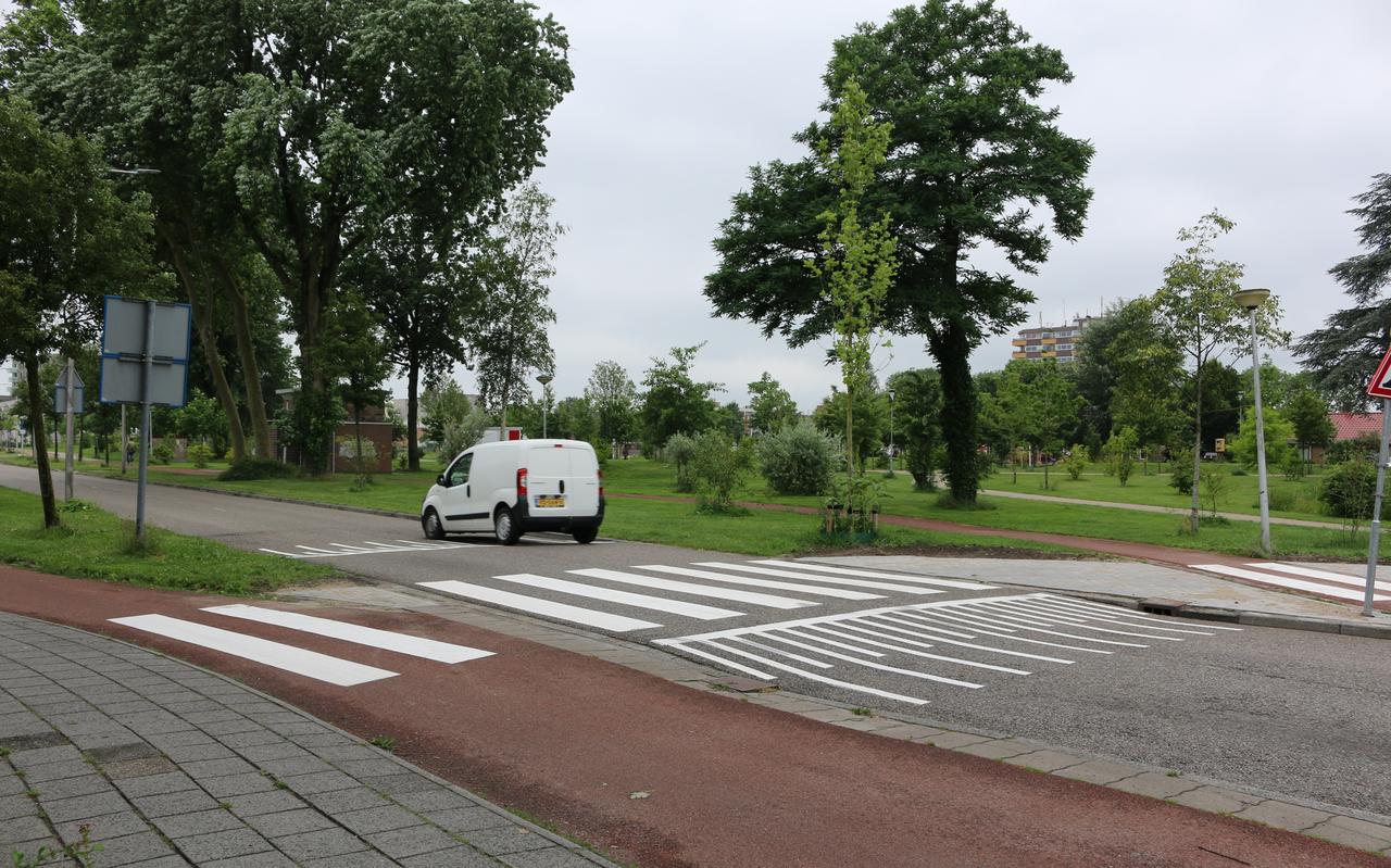 Het nieuw zebrapad aan Notaris Mulderstraat is vorige week aangelegd. Het nieuw zebrapad aan Notaris Mulderstraat is vorige week aangelegd.