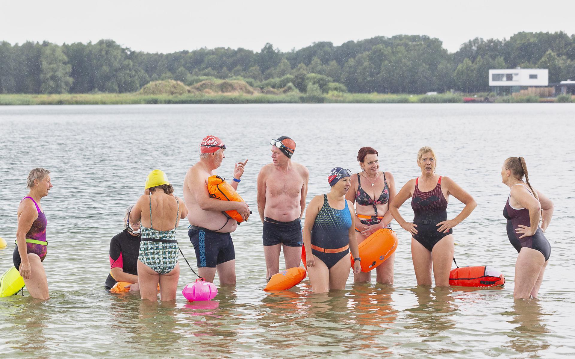 Susan Houbraken komt 'koudwaterzwemmen' in Nijstad.