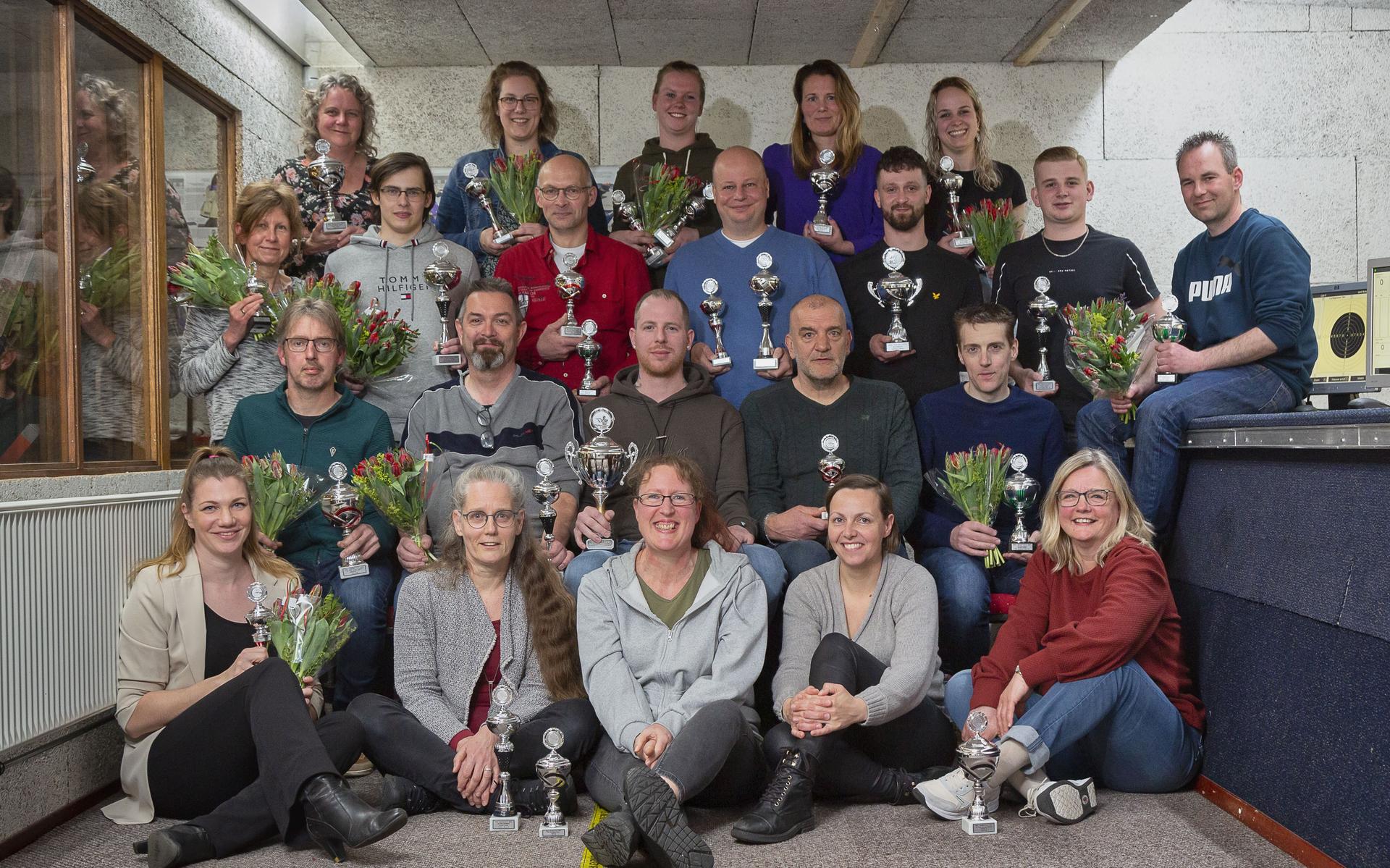 Van links naar rechts, van boven naar beneden: W. Helsloot, G. v/d Hof, A. van Eck, T. v/d Hof, Wendy Klunder. M. de Graaf, S. v/d Belt, R. Mol, J. Berends, Dillan v/d Weide, J. Mager, H. Strijker, W. Huttinga, Michel, H. Brinkman, R. Zwiep, J. Boele, Kim Arts, Yvonne, Petra Esther, Tanja.