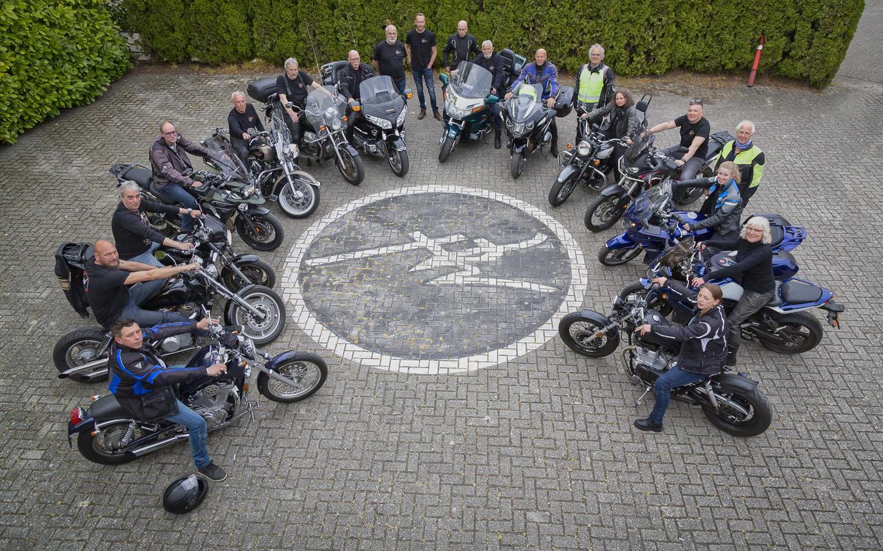 Motorclub Hoogeveen bestaat 50 jaar. Donderdagavond maakten leden een toerrit. 
