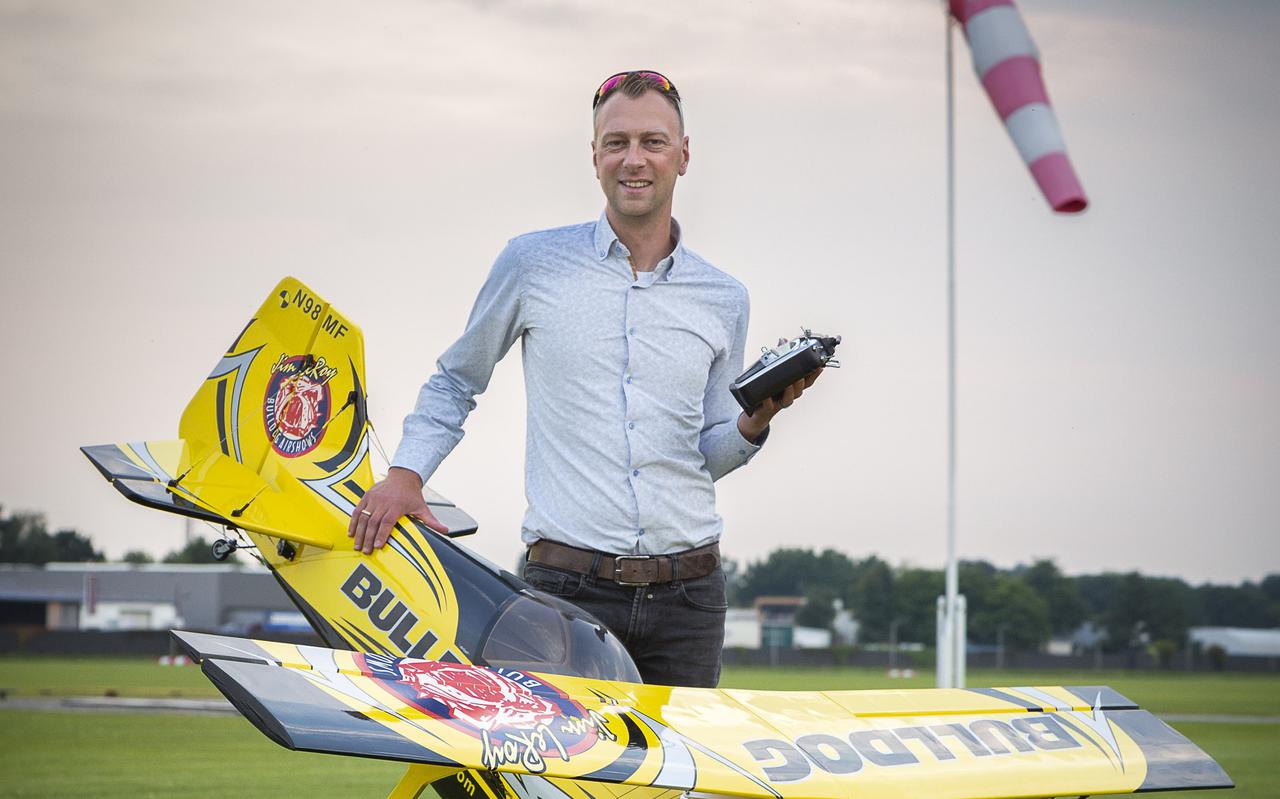 Marijn Versteeg uit Hoogeveen is voorzitter van RMV Phoenix en vliegt met modelvliegtuigen.