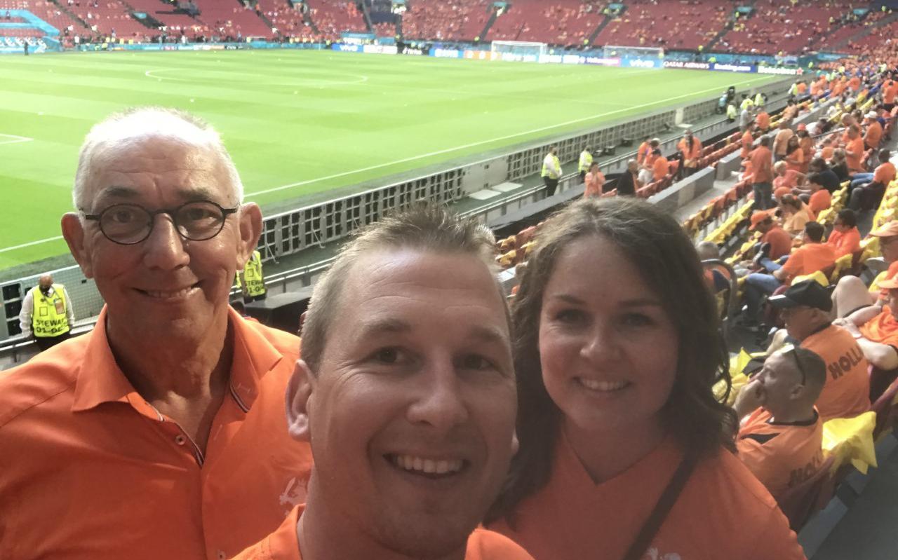 Herman Schonewille met vader Jacob en vriendin Marije, afgelopen week in de Arena.
