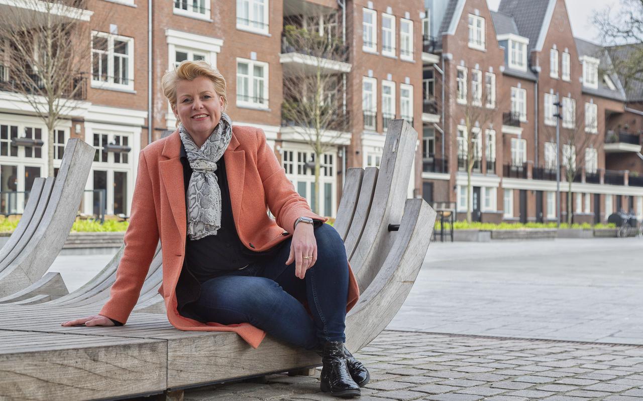 Annette Jansen-Brandsema, lijsttrekker van CDA Hoogeveen, op het Kerkplein. Ze is trots op Hoogeveen en het centrum.