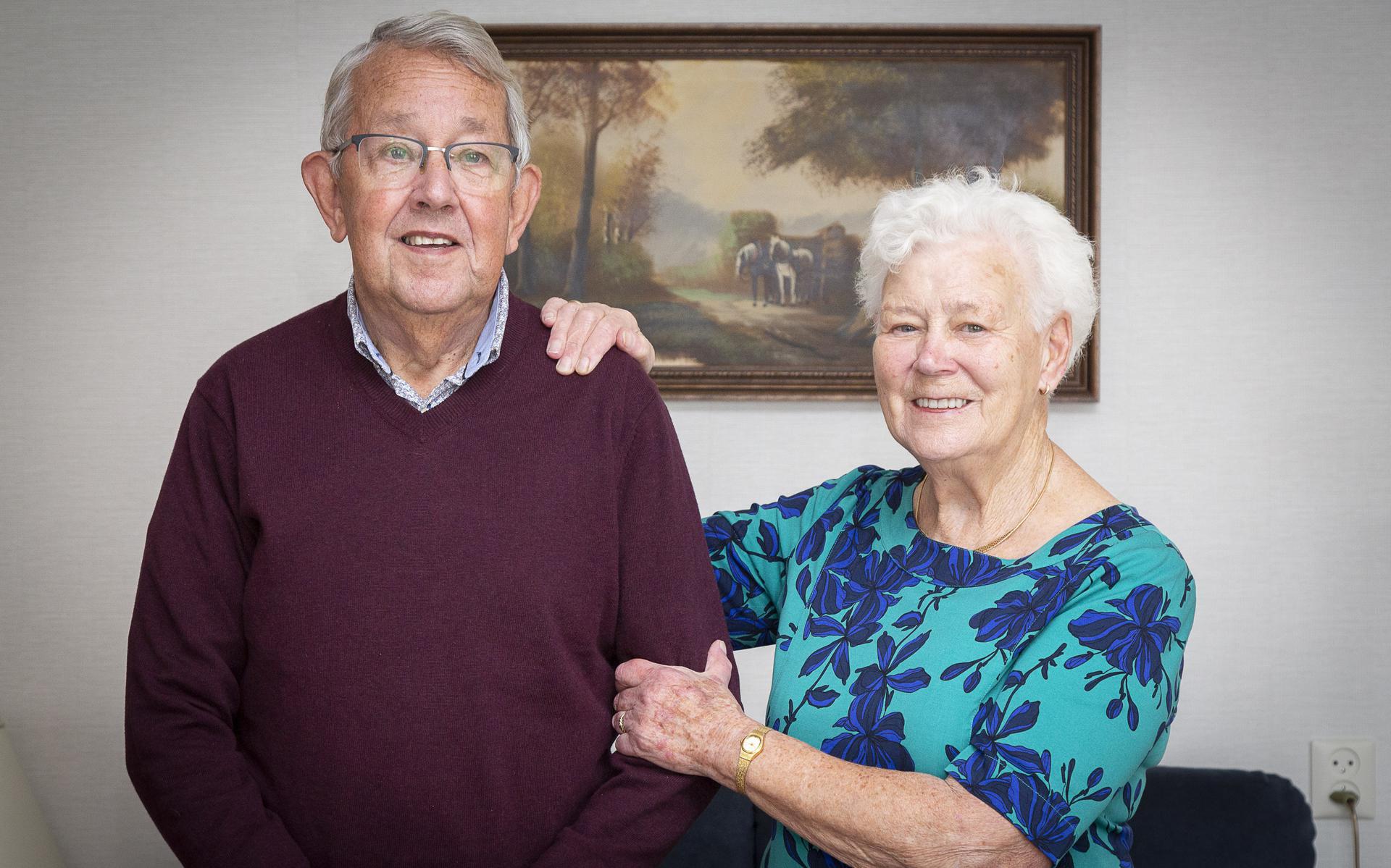 Het echtpaar Oosterveen-van der Kooi is 60 jaar getrouwd.
