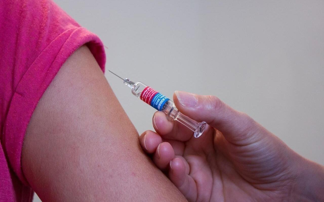 Het vaccineren gaat volgende week in Hoogeveen beginnen. Het vaccineren gaat volgende week in Hoogeveen beginnen.