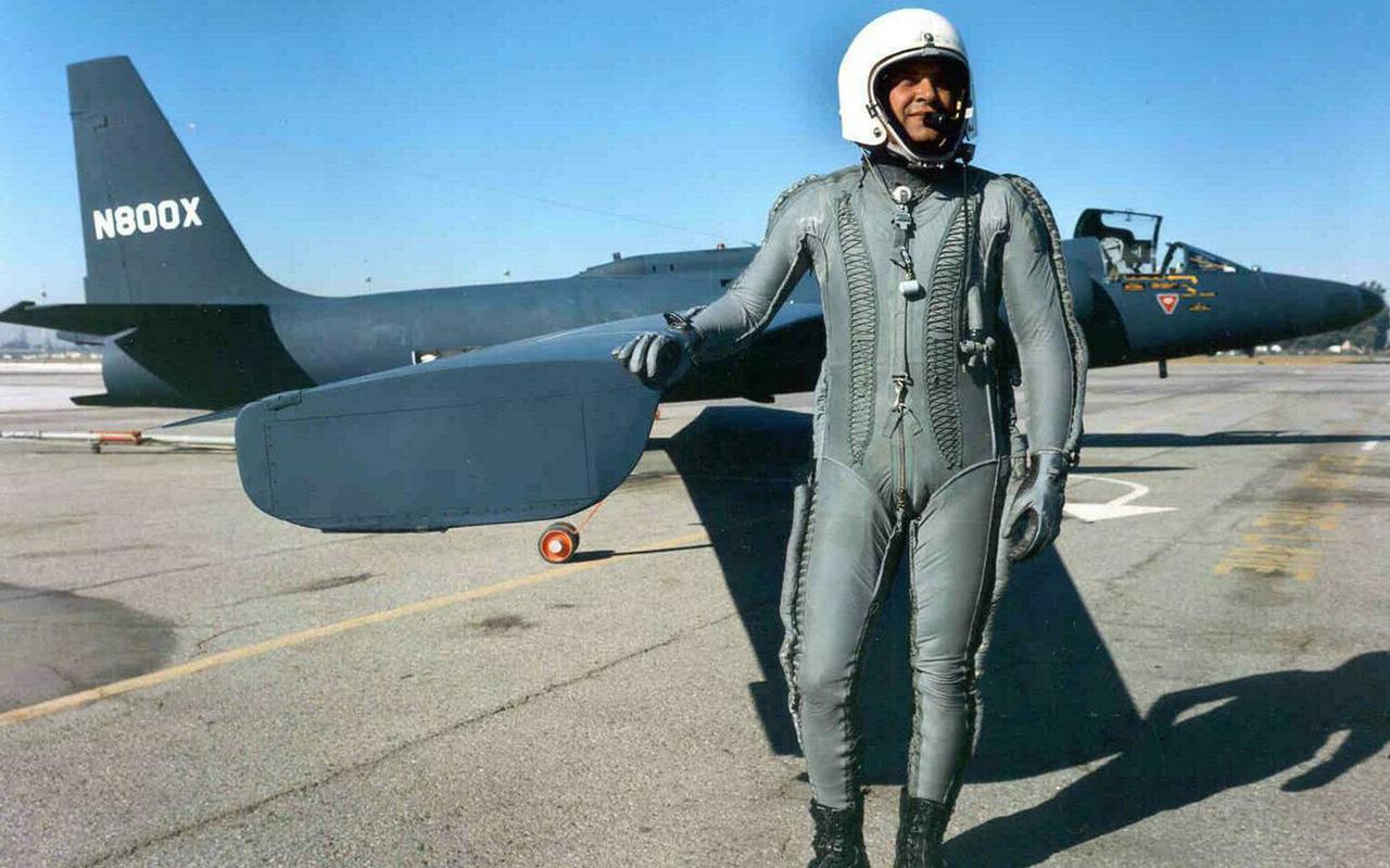 Gary Powers gefotografeerd voor zijn U-2. Het legendarische spionagevliegtuig kon een hoogte bereiken van ruim 21 kilometer. 