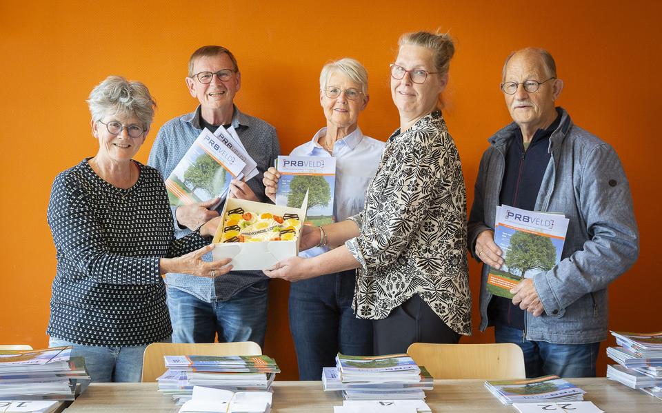 Taart van de week voor vrijwillige bezorgers buurtblad Pr8veld.
