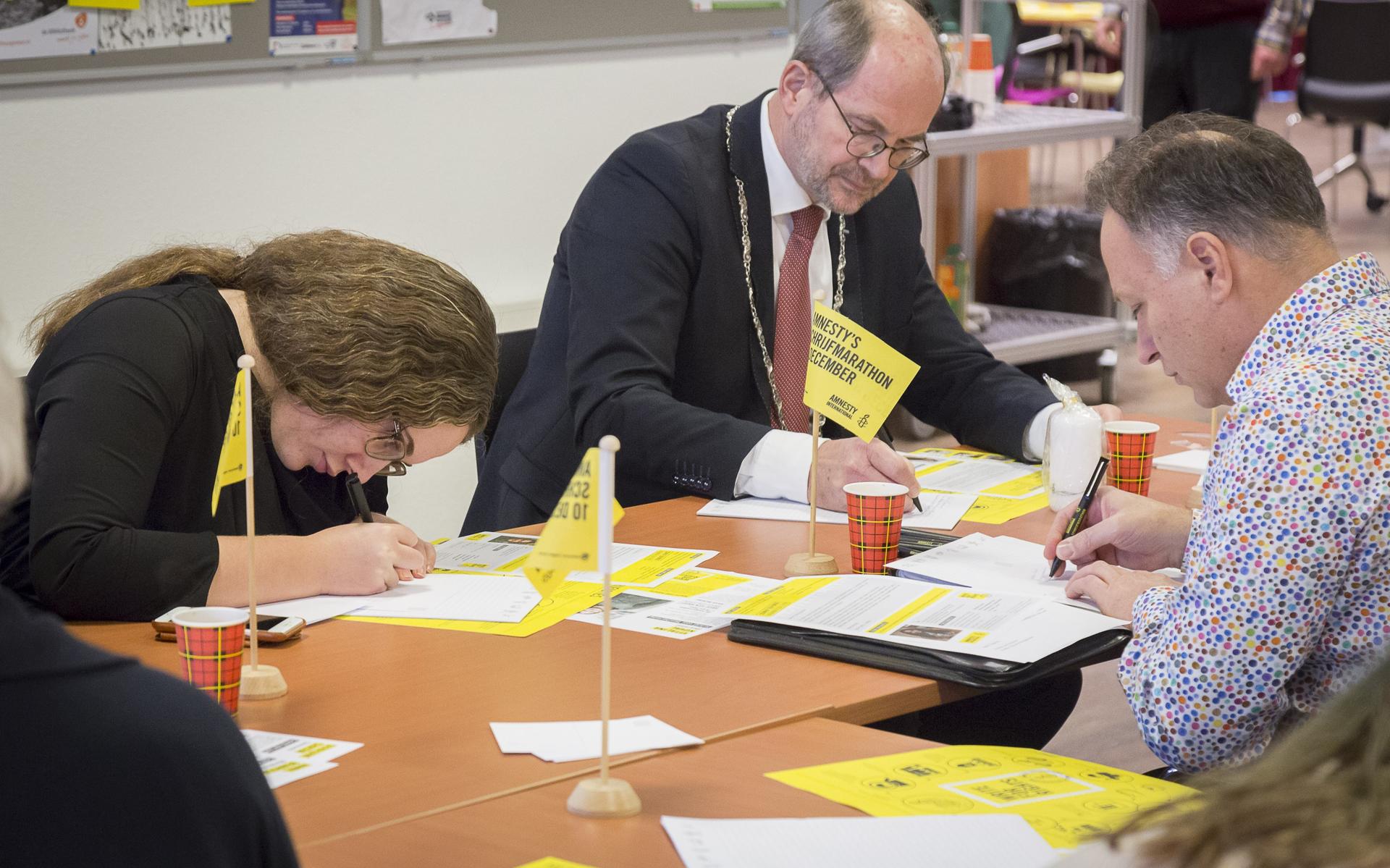 Ook dit jaar opent burgemeester Karel Loohuis de schrijfactie.