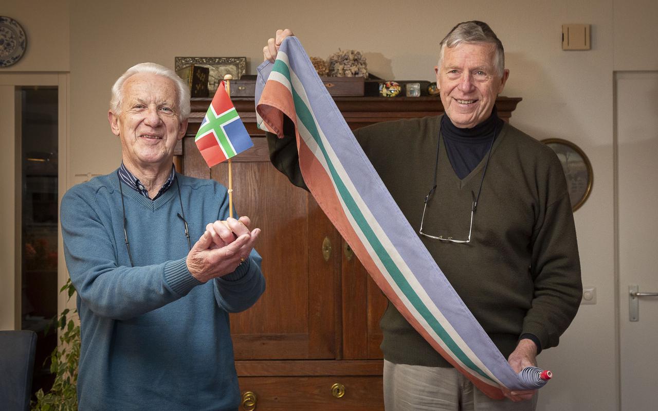 De bestuursleden van de Grunneger Sproak Hoogeveen Dick Fluit (links) en Dick Hurenkamp vinden het jammer dat de vereniging wordt opgeheven.