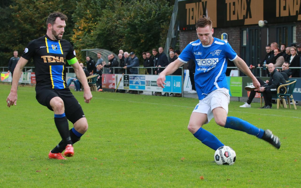 Twan Reinders in duel met Harm Jan Tip. Twan Reinders in duel met Harm Jan Tip.