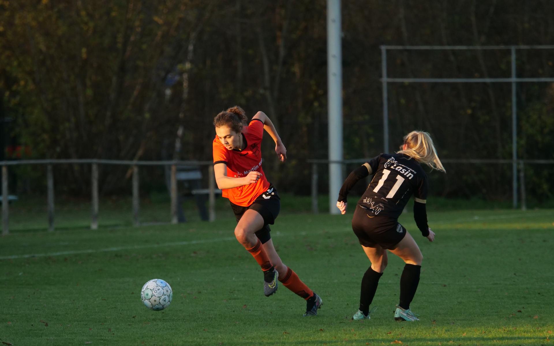 Dames Hollandscheveld dichtbij periodetitel na winst op Klazienaveen