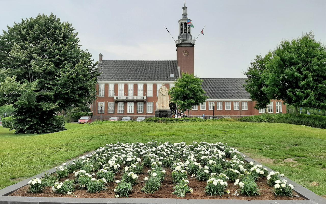 Voor alle veteranen is er om hen te herinneren een anjerveldje bij het raadhuis. Voor alle veteranen is er om hen te herinneren een anjerveldje bij het raadhuis.