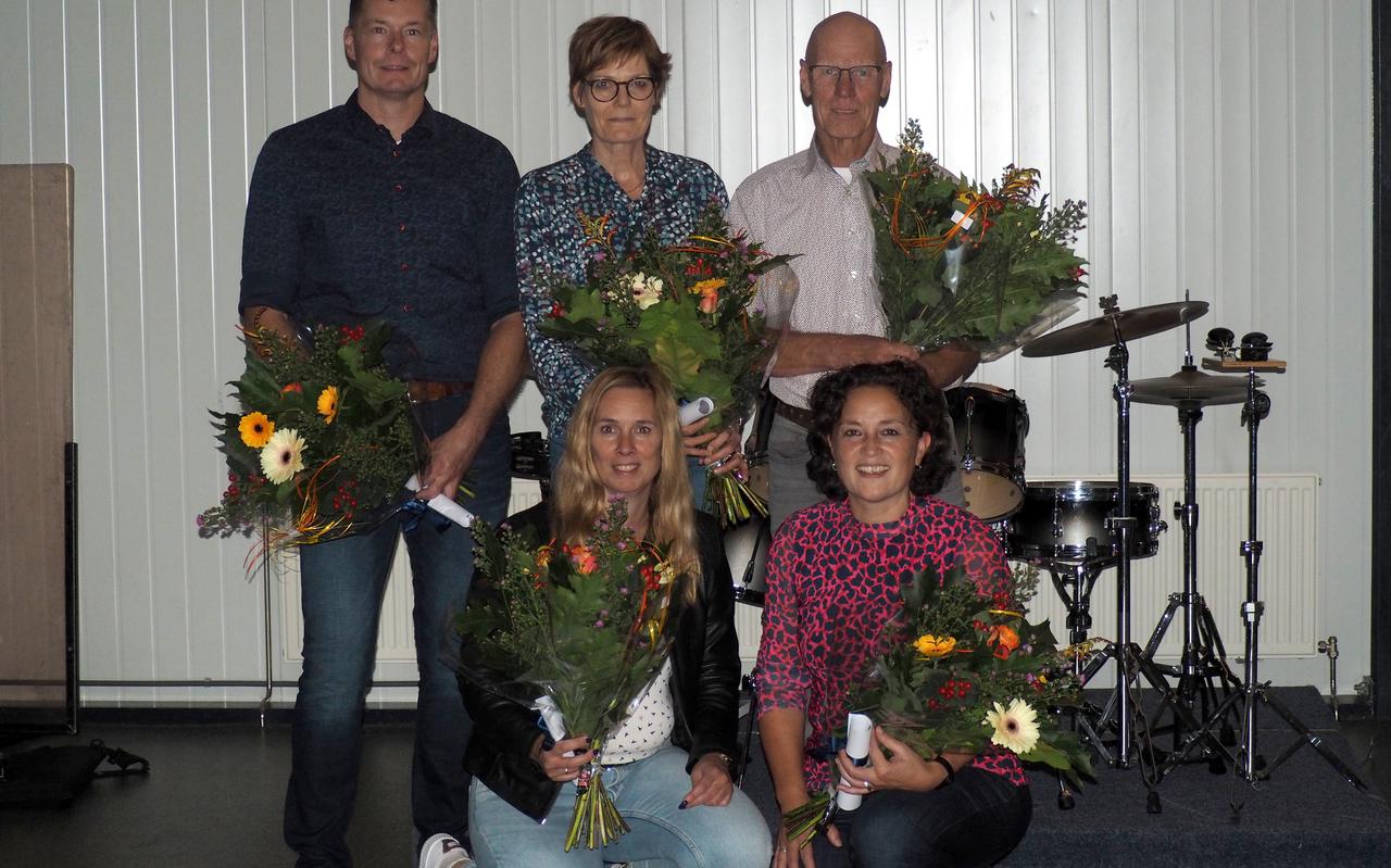 Op de foto van boven naar beneden, van links naar rechts: Richard Hof, Aljo Westerink, Piet Kroesen, Linda den Hartog en Justien Hof.