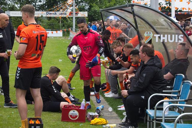 Hollandscheveld toont strijd en passie in topper, vv CEC met kunst en vliegwerk naar kampioenschap