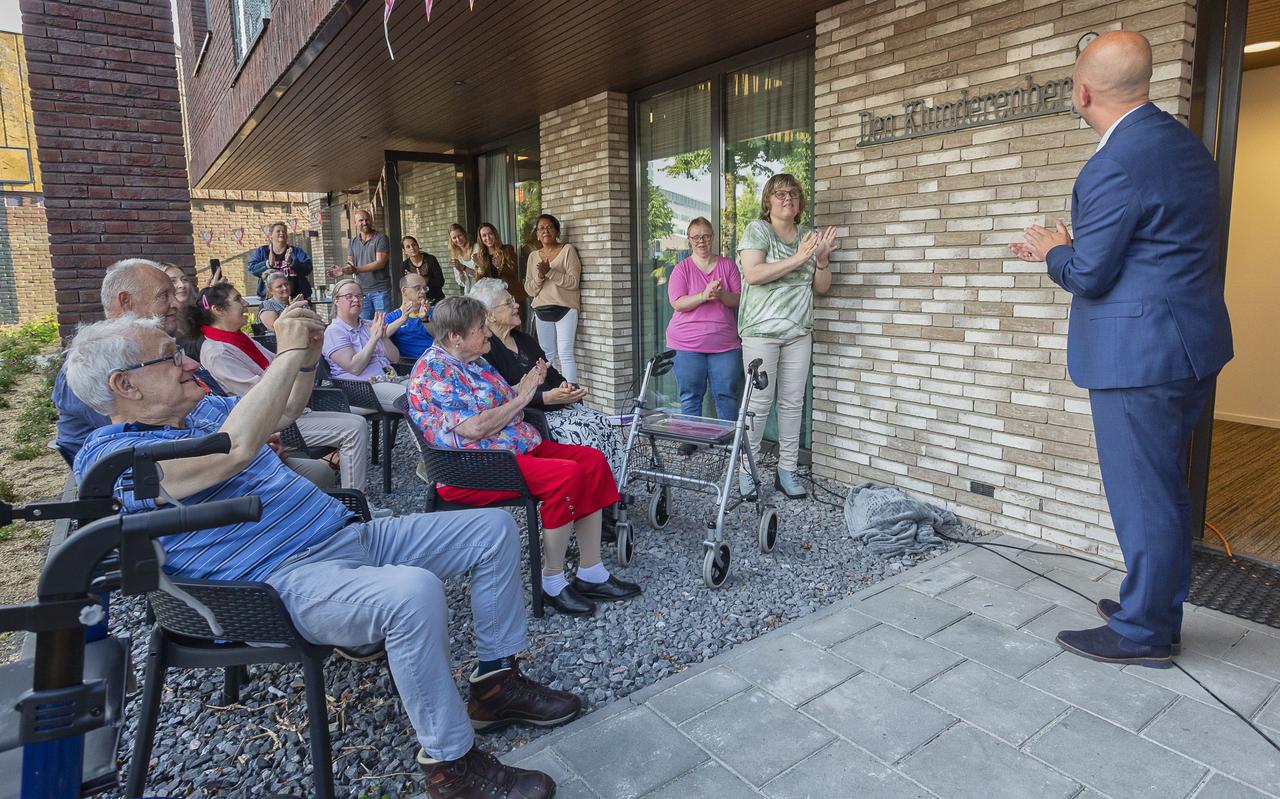 Naamonthulling naam De Klunderenberg op appartementencomplex Philadephia aan de Alteveerstraat. Naamonthulling naam De Klunderenberg op appartementencomplex Philadephia aan de Alteveerstraat.