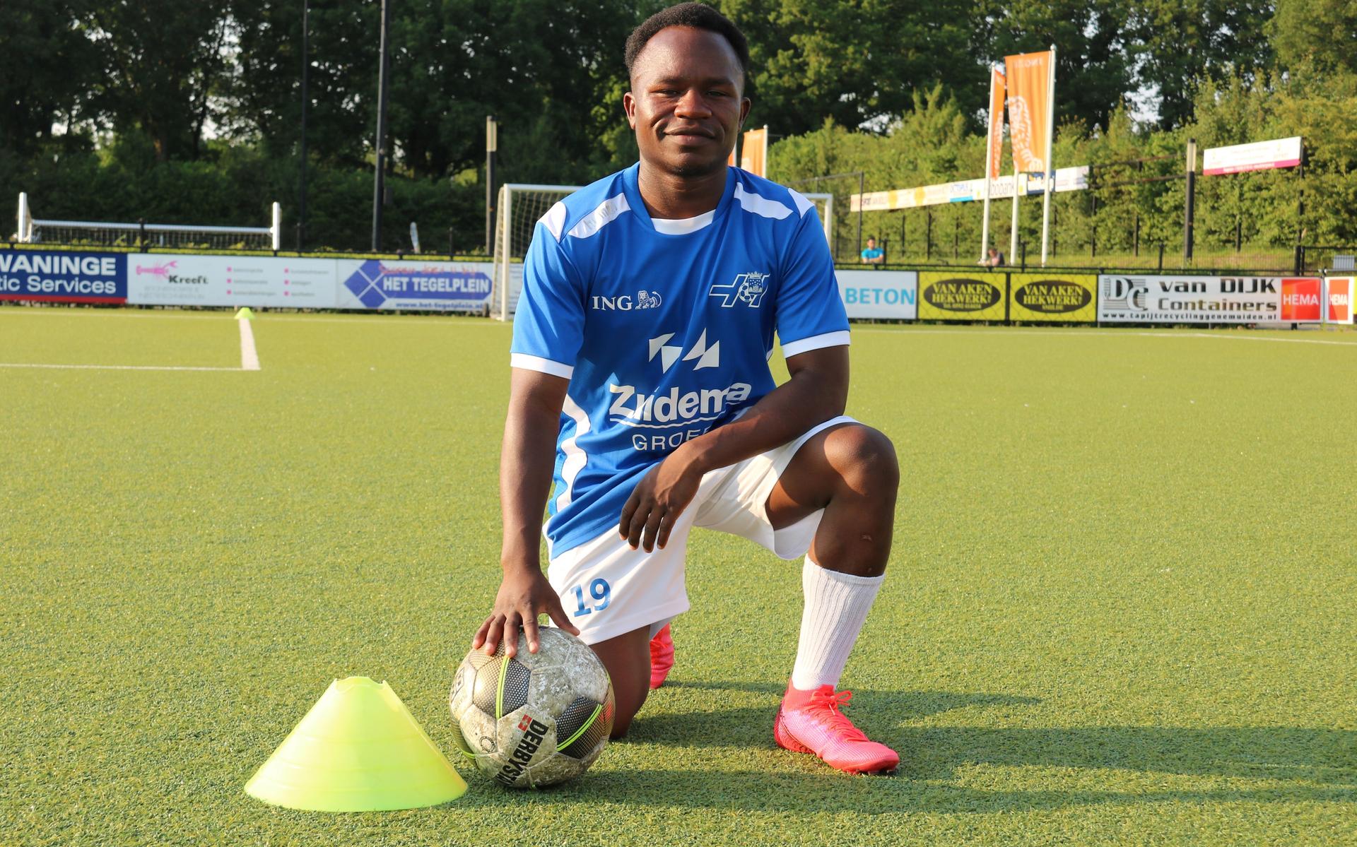 Raphael Ngendakumanais een klassieke rechtsbuiten.