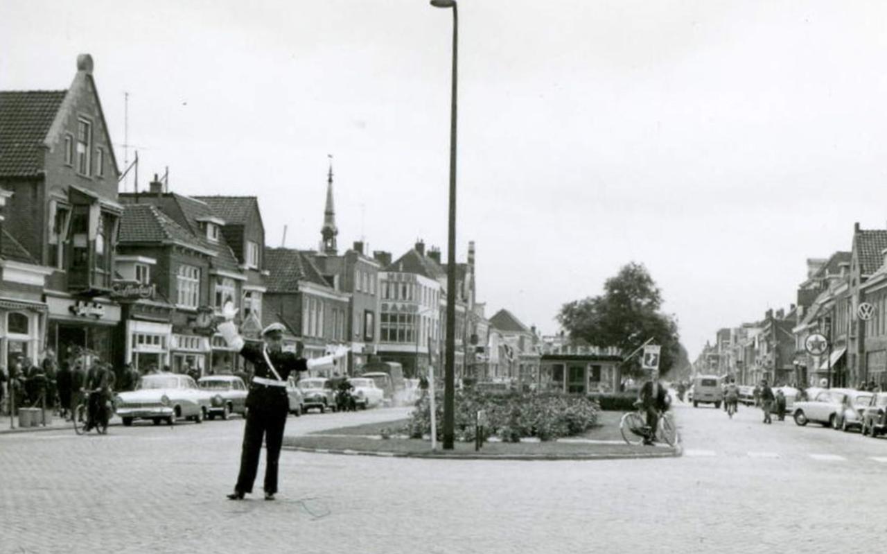 Het destijds drukste kruispunt van Hoogeveen. Het destijds drukste kruispunt van Hoogeveen.