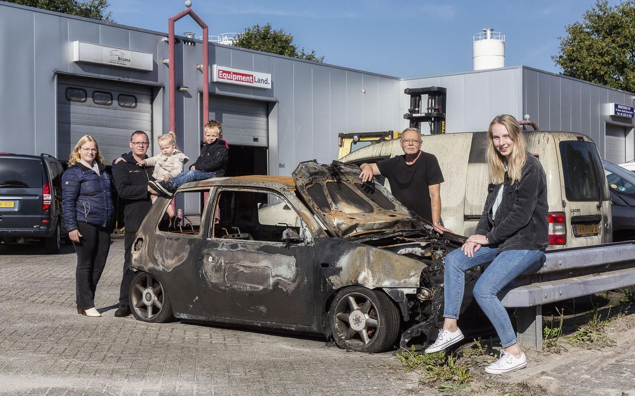 Nienke Strijker houdt een crowdfundingsactie voor de door brand gedupeerde familie Bruins. Nienke Strijker houdt een crowdfundingsactie voor de door brand gedupeerde familie Bruins.