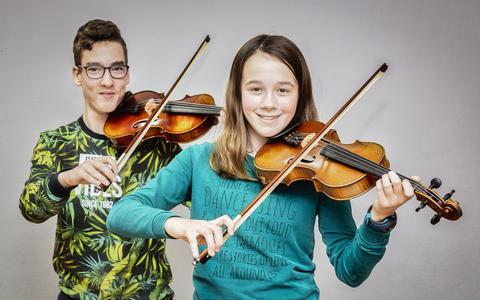 Jeroen Molenberg (13) en Mirre Verbeek (12) spelen beide viool in Symfonica in D.