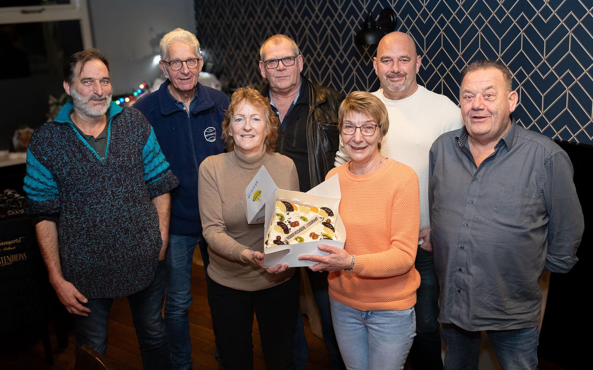 Klootschieters steken helpende hand uit bij restyling Ons Dorpshuis in Stuifzand