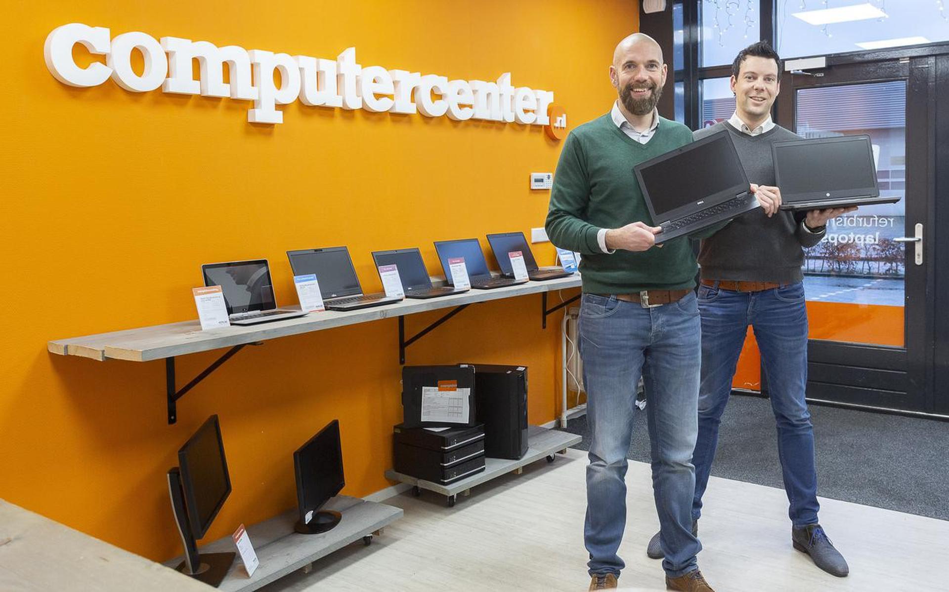 Herold Velema (links) en Danny Keizer zagen de vraag naar gebruikte computers toenemen afgelopen jaren.