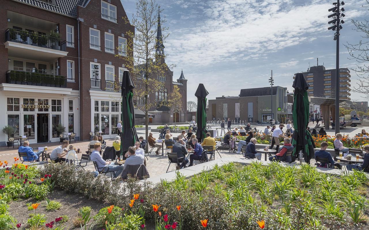 Het terras van Grandcafé Marron in Hoogeveen Het terras van Grandcafé Marron in Hoogeveen