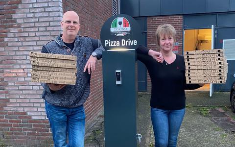 Bij Torino kunnen bestelde pizza's worden opgehaald door de drive-thru
