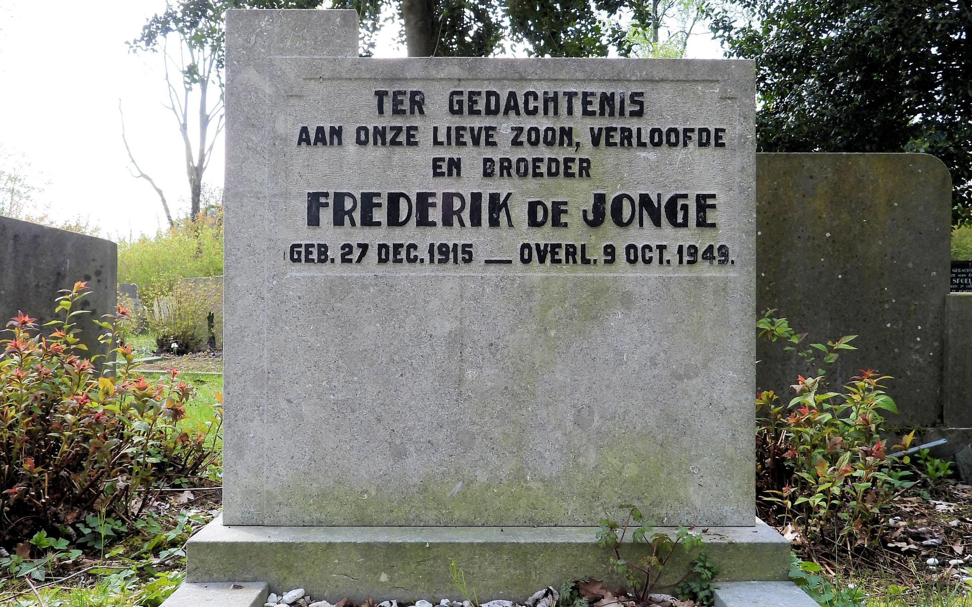 Het graf van Freek de Jonge in Hoogeveen.