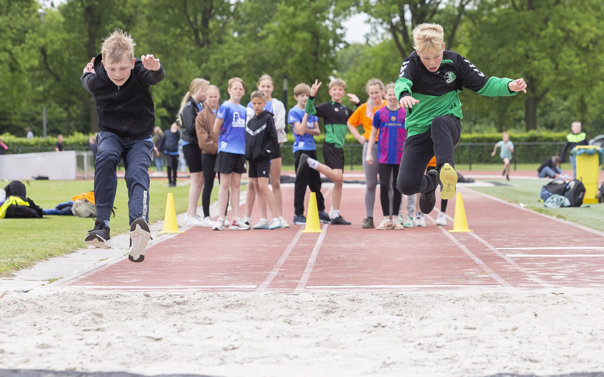 Sportdag voor basisscholen op het sportpark aan de Bentinckslaan.